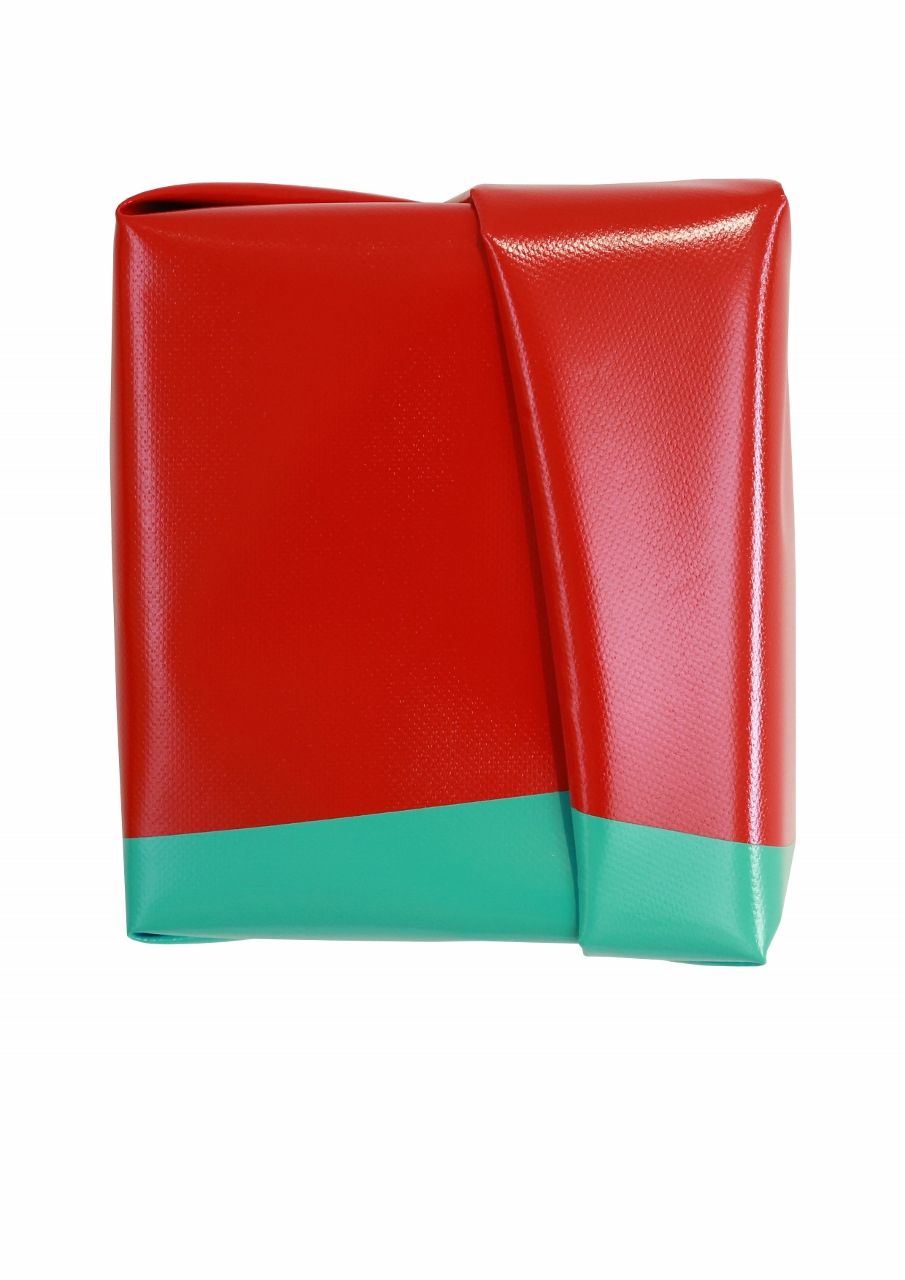 Traffic red + riviera middle